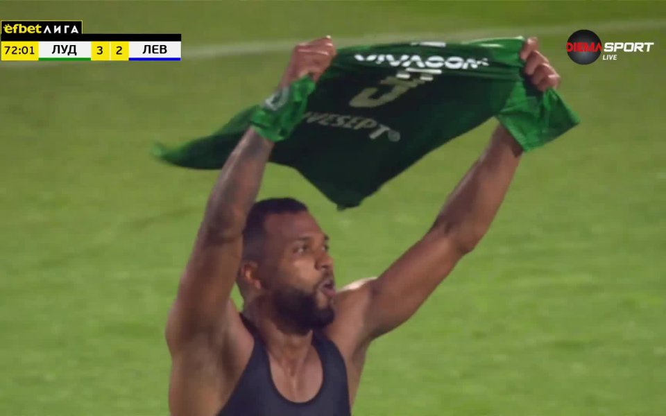 В 73-ата минута Лудогорец на свой ред направи обрат, когато