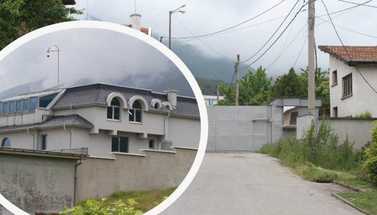 Ангел Христов къща - МИСТЕРИЯТА С ГАЛЕВИ: Виждала ли е кметицата на Ресилово братята?