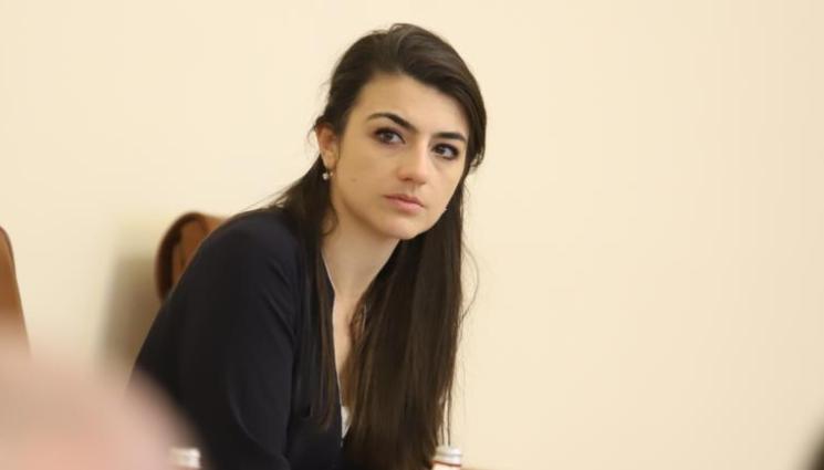 Лена Бориславова - ПРОИЗНЕСЕ СЕ: Лена каза тежката си дума кога ще има България редовен кабинет!