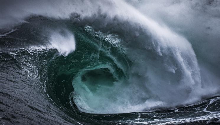 вълни - ВОДЕН УЖАС: Гигантски вълни в Австралия взеха жертви, има и изчезнали хора!