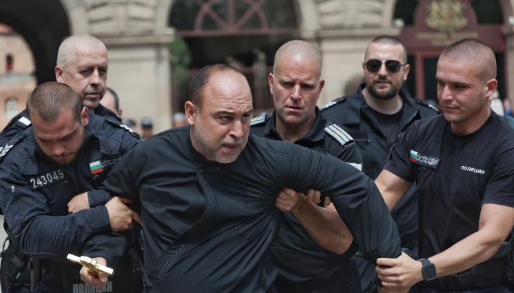 а - НАПРЕЖЕНИЕ НА