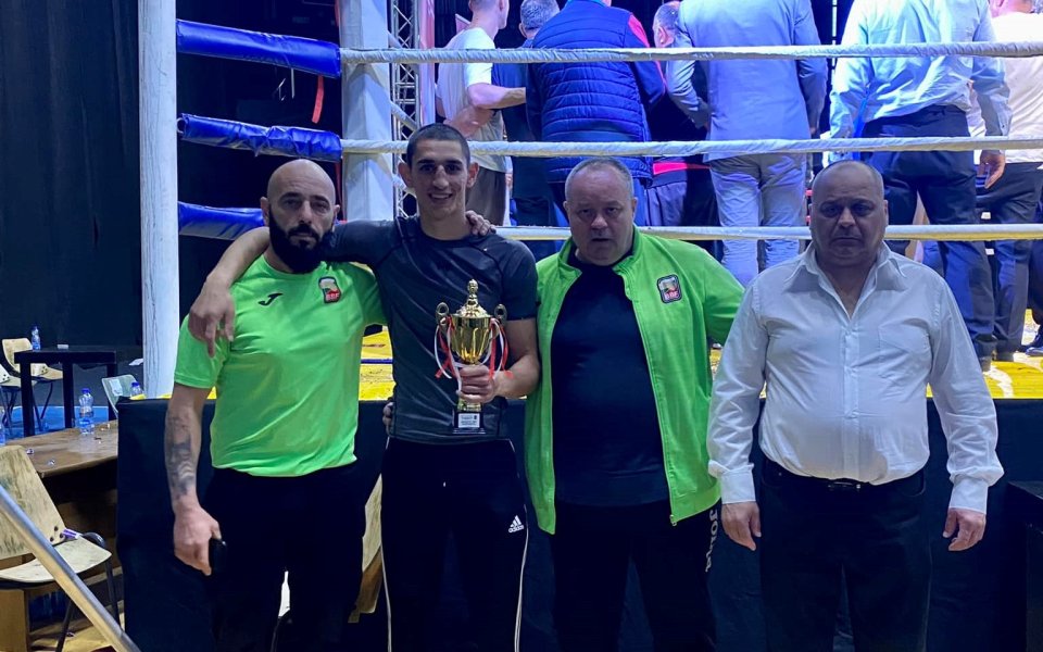 Наш боксьор с престижен приз от турнир в Косово