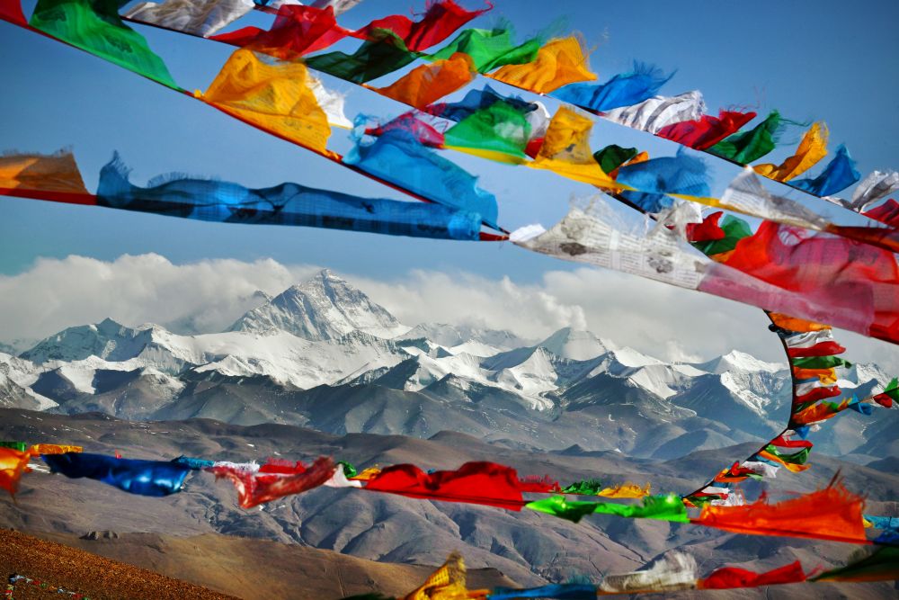 Хималаите са най-голямата планинска верига в света, която се простира на над 3500 км през Пакистан, Индия, Непал, Бутан и Китай. Непал е дом на осем от 14-те осемхилядника в света, включително най-високия връх в света, връх Еверест<br>
<br>
 
