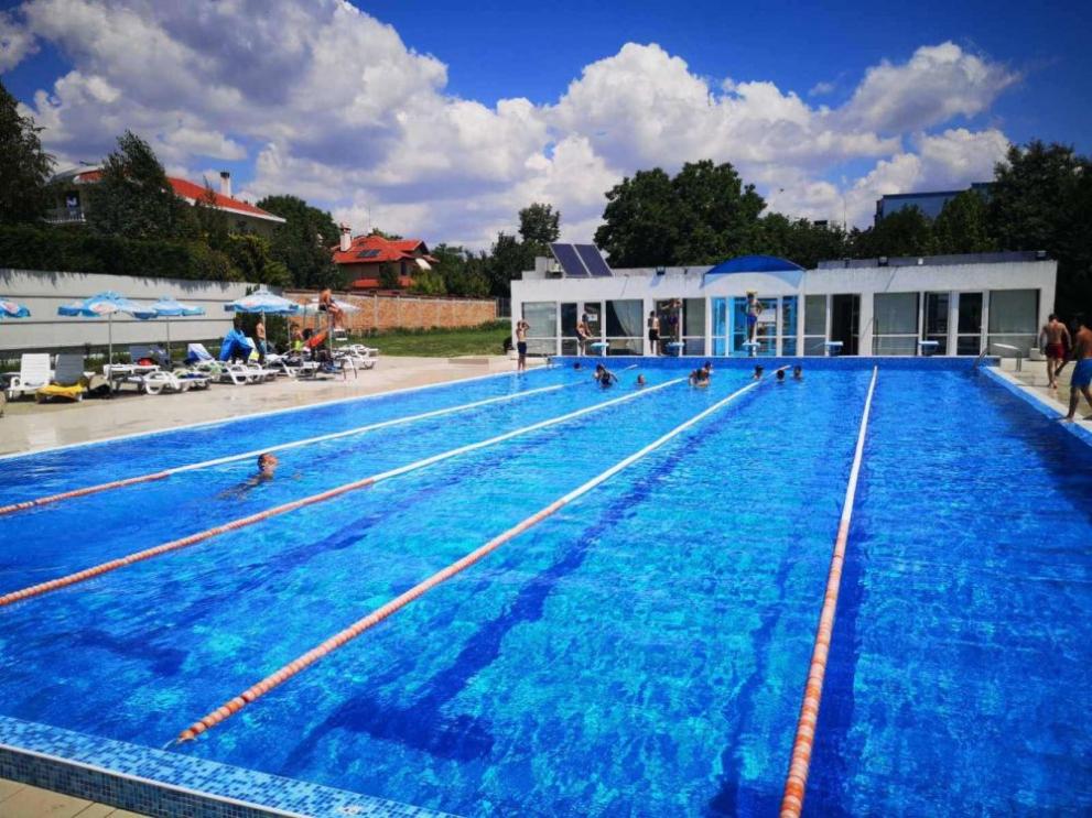 Плувните басейни в Бургас отварят врати за предстоящия летен сезон,