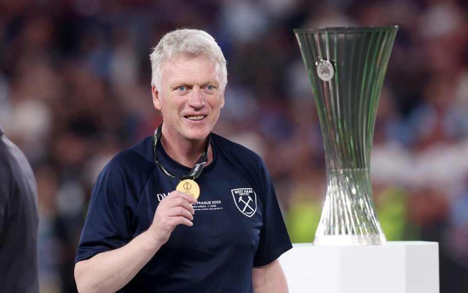 Мениджърът на Уест Хем - Дейвид Мойс, трудно сдържаше емоциите