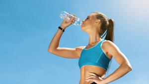 Пиене на повече вода консумиране на леки храни и избягване
