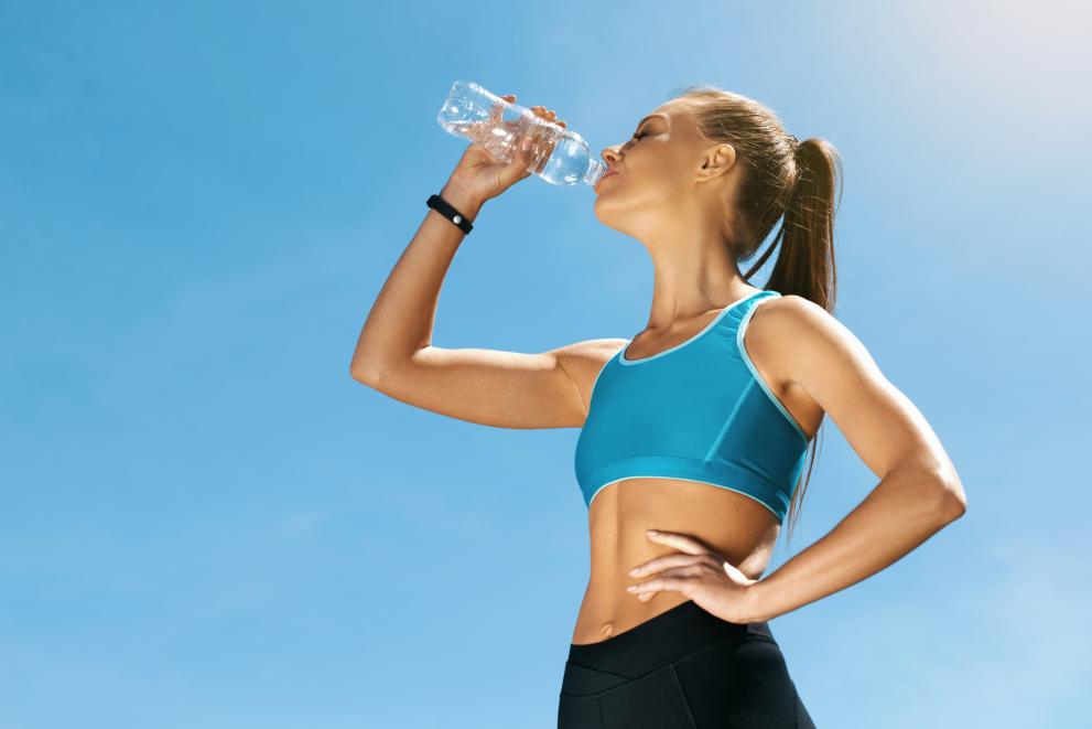 Пиене на повече вода, консумиране на леки храни и избягване