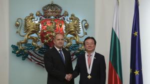 Президентът Румен Радев удостои с орден първа степен посланика на