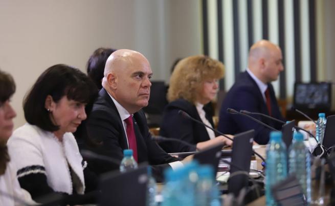 Два факта от заседанието на ВСС са направили впечатлени на новия правосъден министър