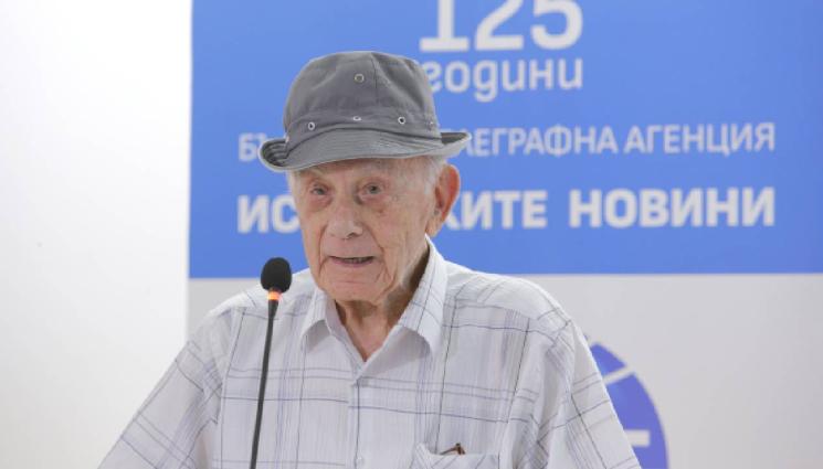 по ноти - ПО НОТИ: Найден Вълчев възпя моряците, атакува „Бургас и морето“ на 95 г. (СНИМКИ)