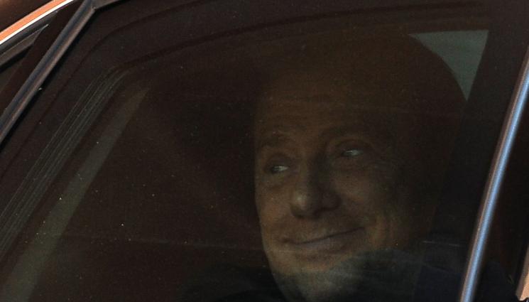 Силвио Берлускони - Пореден ужас за Силвио Берлускони, отново влезе в болница