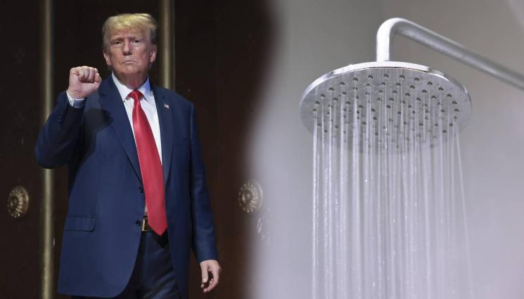 Доналд Тръмп душ - ЧЕСТИТО: Доналд Тръмп се изправя пред съда за ЧРД! (СНИМКИ)