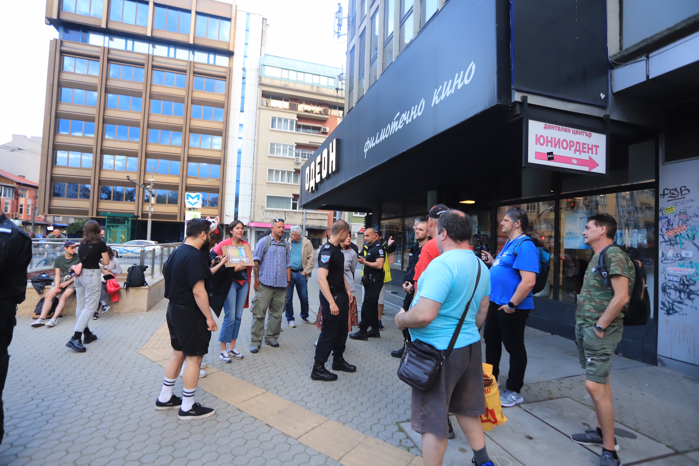 простест Одеон