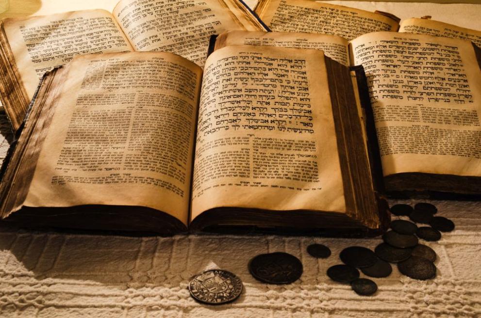 Жандармерията в Истанбул конфискува еврейска Библия, за която се смята,
