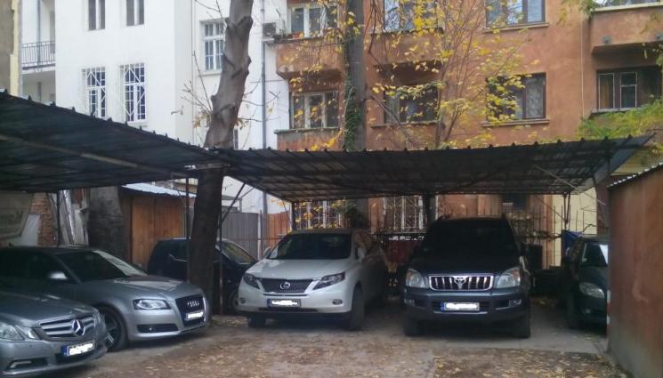 гаражи - ЗДРАВО ДРАНЕ: Щавят ни с такса градушка при паркиране!