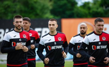 Локомотив София  посреща новака във Втора лига Марек Дупница в първата