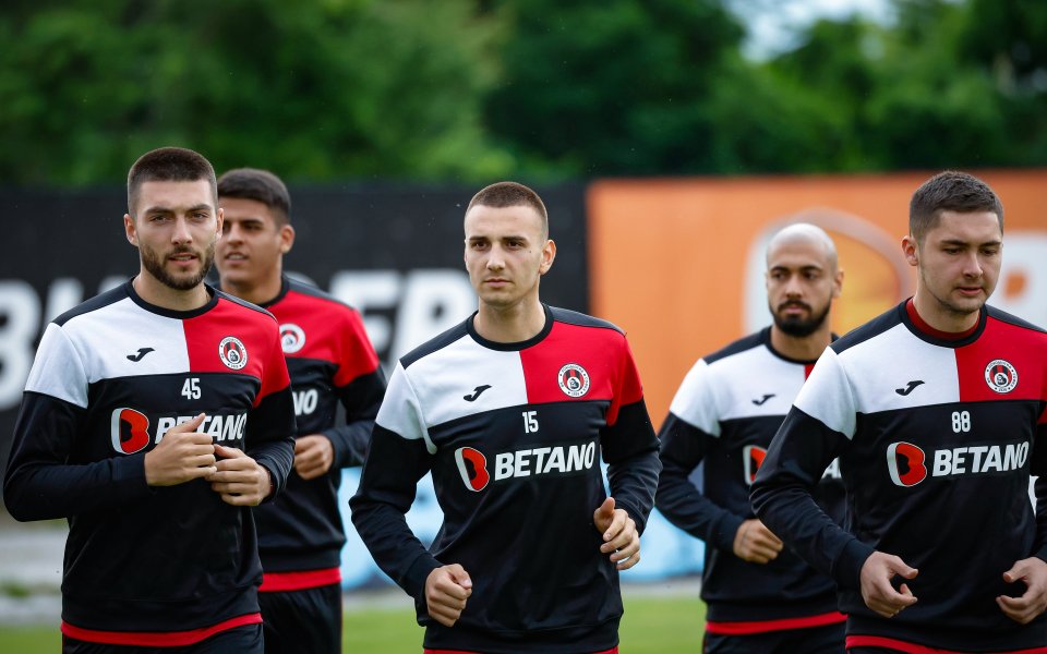 Локомотив София  посреща новака във Втора лига Марек (Дупница) в първата