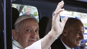 Папа Франциск беше изписан тази сутрин от римската болница Джемели