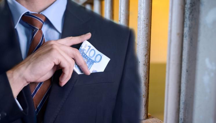 депутат костюм затвор подкуп - ПАЛАВИ РЪЧИЧКИ: Украински зам.-министър е задържан за подкуп