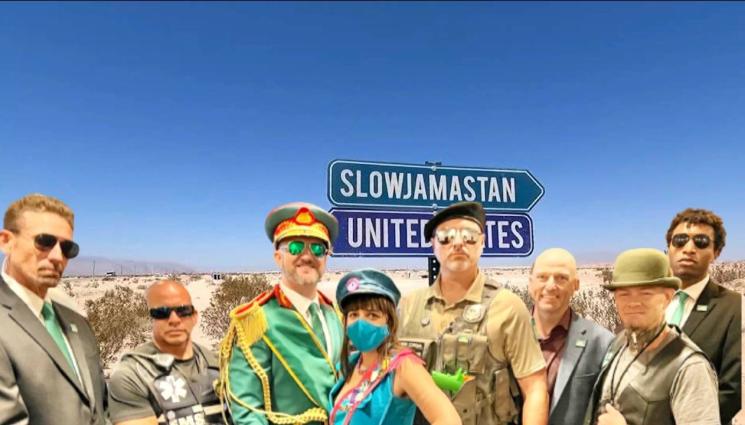 Ранди R Dub - ТАКОВА НЕЩО НЕ СТЕ ЧУВАЛИ И ВИЖДАЛИ: Американец създаде своя държава, забрани със закон носенето на кроксове! (СНИМКИ+ВИДЕО)