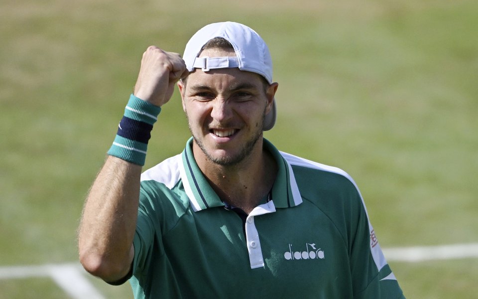 Франсис Тиафо и Ян-Ленард Щруф се класираха за финала на