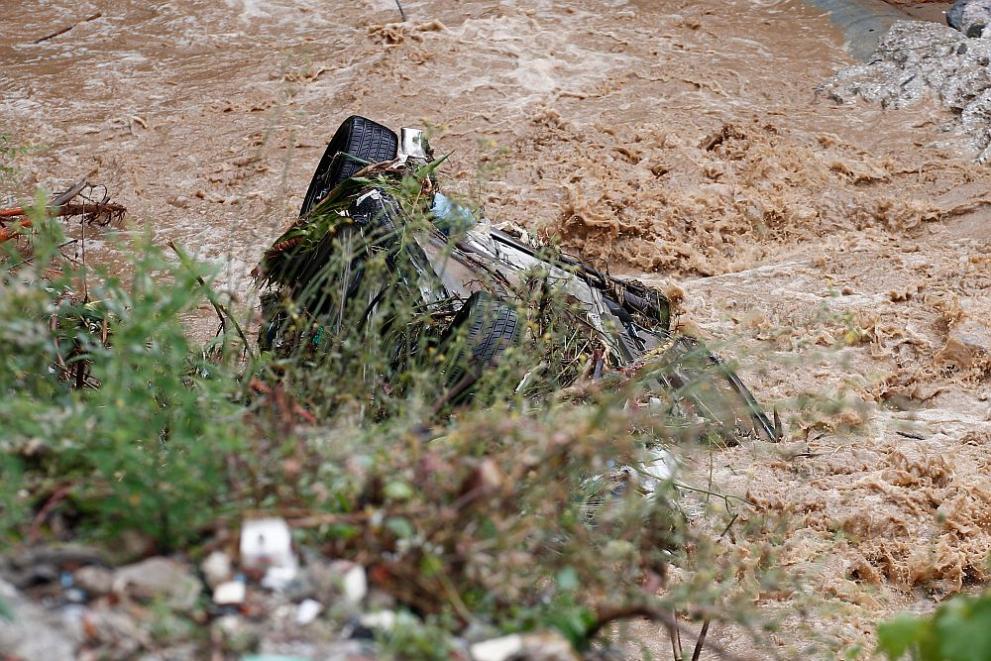 Изключително силнитедъждове засегнаха и съседна Гърция. Наводнения има и в