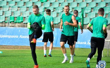 С група от 23 футболисти Черно море тръгва за Тетевен