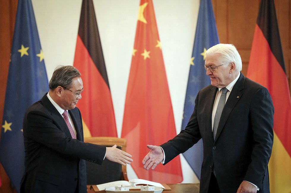Германският президент Франк-Валтер Щайнмайер посрещна китайския премиер Ли Къцян в