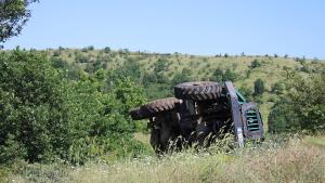 Камион се обърна на черен път край Благоевград пострада 45 годишна
