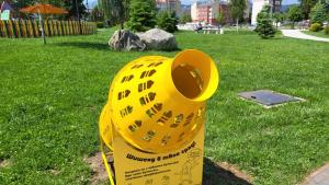 В парк Крайискърец в Самоков беше поставен шишеяд от служители