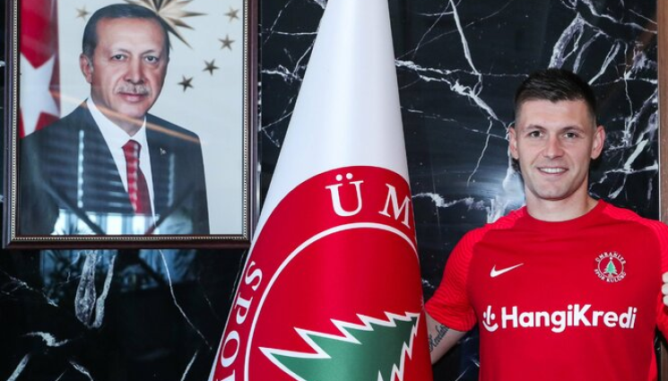 Страхил Попов Юмраниеспор - Турски рахат: Страхил Попов прикоткан от отбора си с договор за още 1 г.