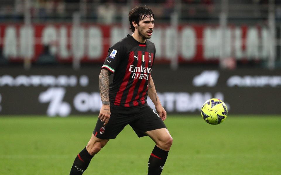 Нюкасъл иска да подсили своята халфова линия, като се е