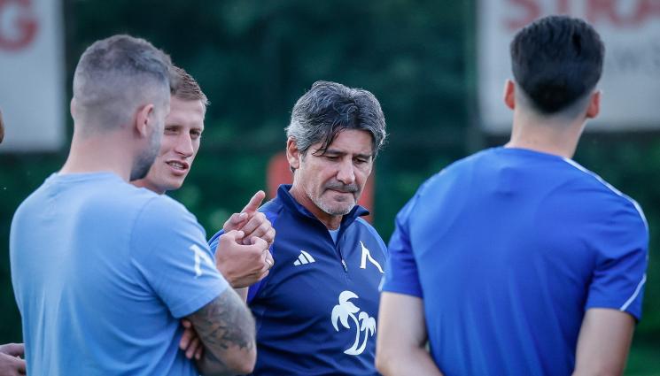 Николай Костов Левски тренировка първа - Непознатият Николай Костов: Треньорът навърши 60 г., а тепърва ще гони кота 60 по мачове в елита