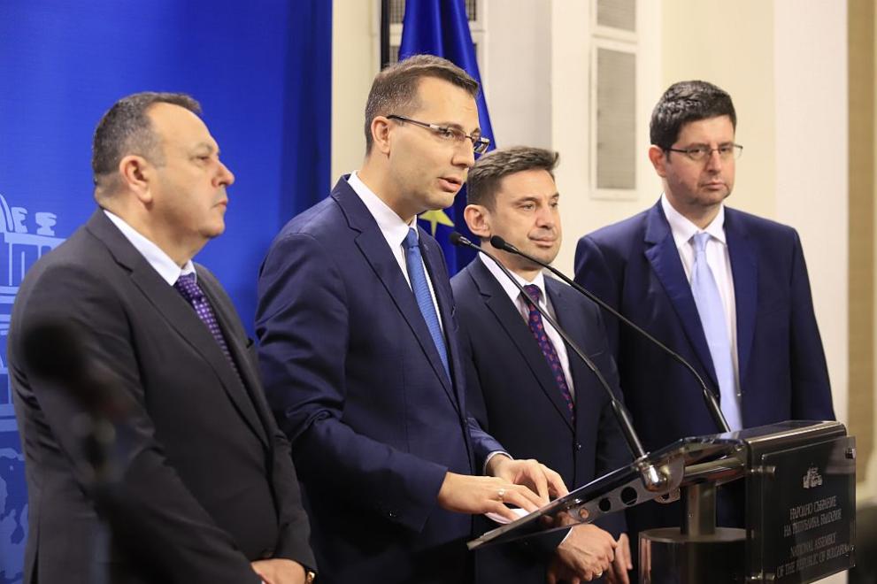 Екип на ДПС воден от Карадайъ и Пеевски внесоха Законопроект,