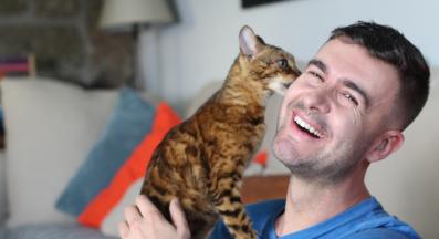 котка и стопанин