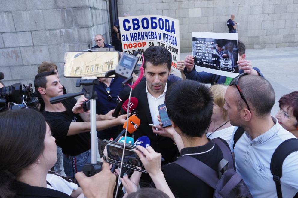 Комуникацията с ГЕРБ може да започне и по телефона не