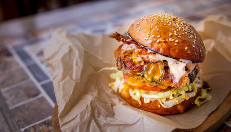 бургер - САМО ЗА ЦЕНИТЕЛИ! При комшиите продават най-скъпия бургер в света