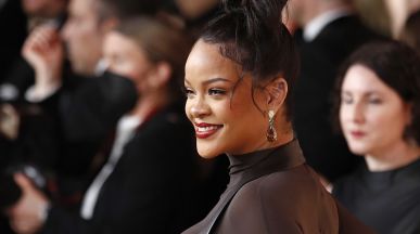 Rihanna се оттегля като изпълнителен директор на компанията си за бельо