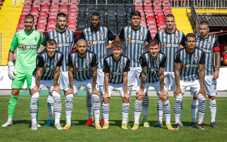 Локомотив София победи Беласица Петрич с 3:0 в контролна среща.