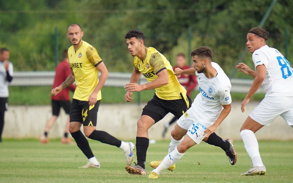 Ботев Пловдив загуби от румънския Университатя Крайова с 0:2 в