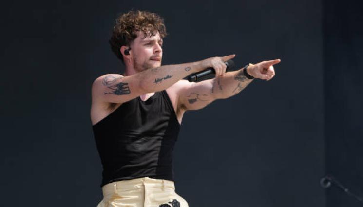 Том Гренан - Том Гренан оглави британската класация за албуми