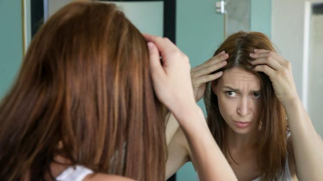 Някои храни ускоряват побеляването на косата