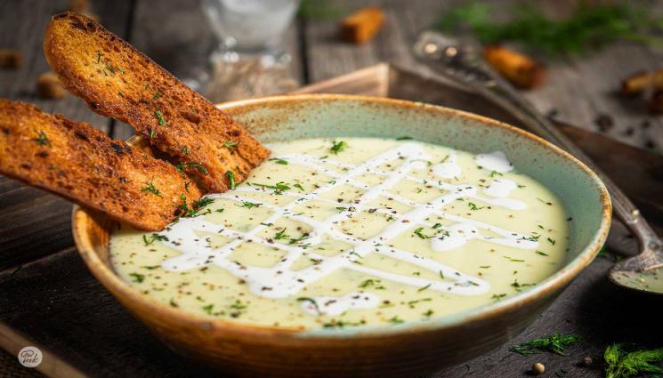 рецепти - Гответе с matekitchen.com: Апетитна крем супа от тиквички със сметана и крутони (ВИДЕО)