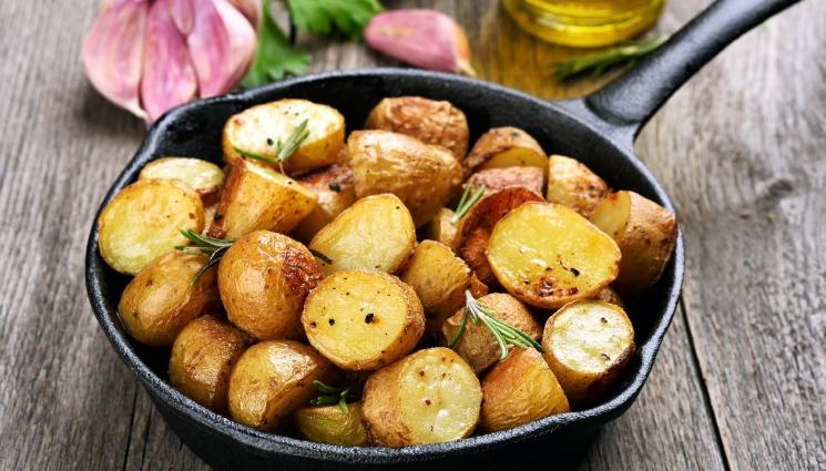 рецепти - Вечният фаворит в кухнята: Ароматни картофки с розмарин или апетитни с кашкавал и мащерка