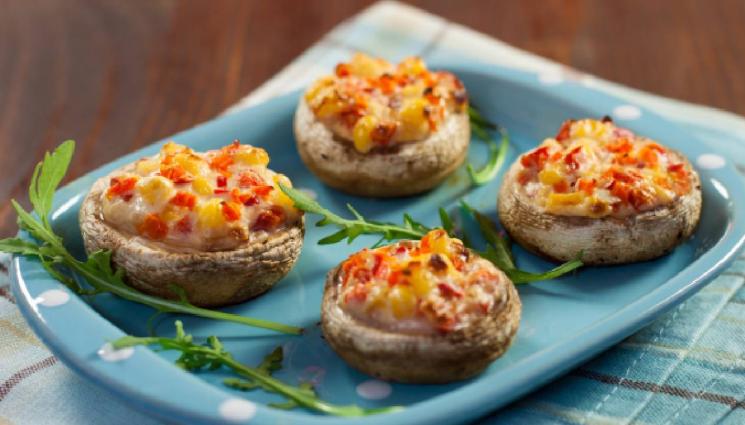 рецепти - Апетитни предястия: Бързи пълнени гъби с топено сирене, лесни облечени чушки или вкусен омлет мъфини с бекон