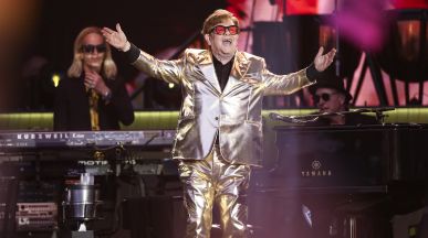 Elton John почете George Michael на последния си концерт във Великобритания