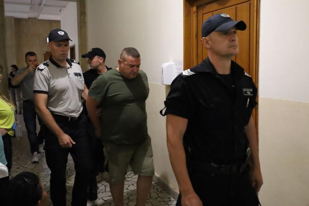 Районният съд в Бургас остави в ареста мъжа, заловен да