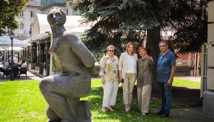 Шмиргела скулптура - Скулптура на Шмиргела в центъра на София