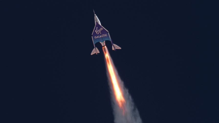 Virgin Galatic направи първи космически полет с клиенти