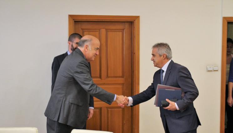 а - САЩ удрят рамо за ядрената енергетика